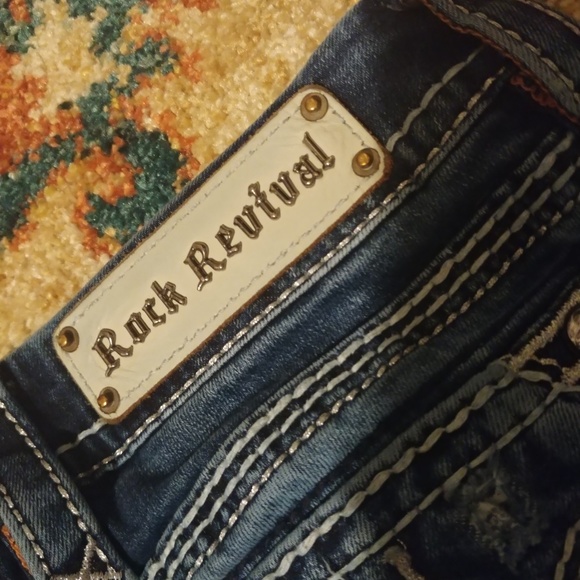 Rock Revival Skinnies - Picture 4 of 8